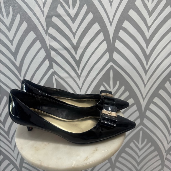 Coach Mandy Black Patent Leather Kitten  Heel Pumps with Gold Accent Bow - Picture 4 of 9
